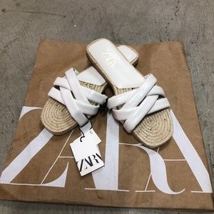 🤎🤍🤎 NWT ZARA Flat Stripy Sandals, Size 41